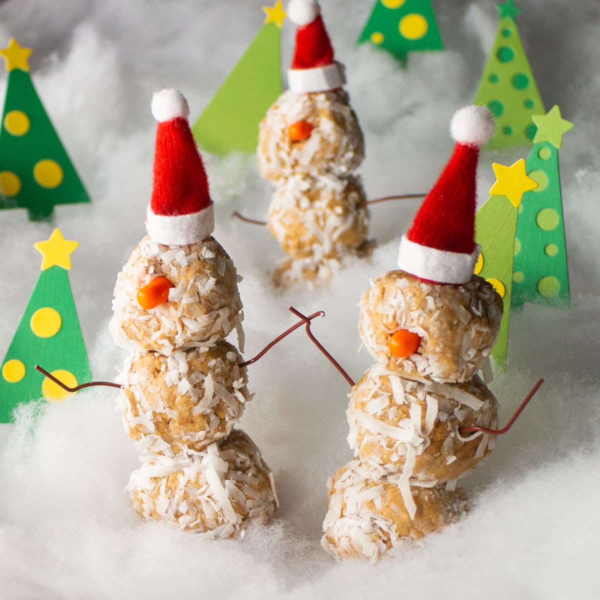 Graham Cracker & Peanut Butter Snowmen: A Classic Holiday Treat